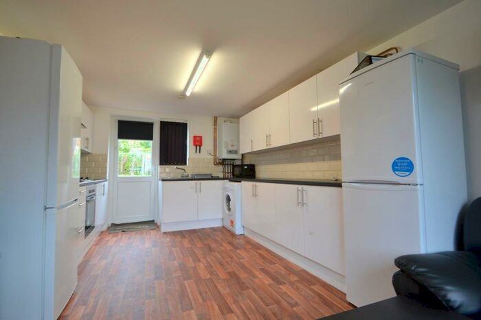 5 Bedroom House To Rent In Friars Avenue, Northampton, NN4