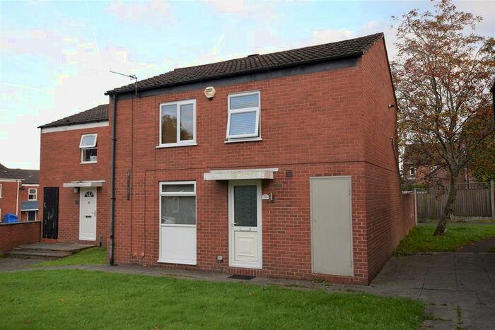 3 Bedroom Semi-Detached House To Rent In Eaglais Way, SK10