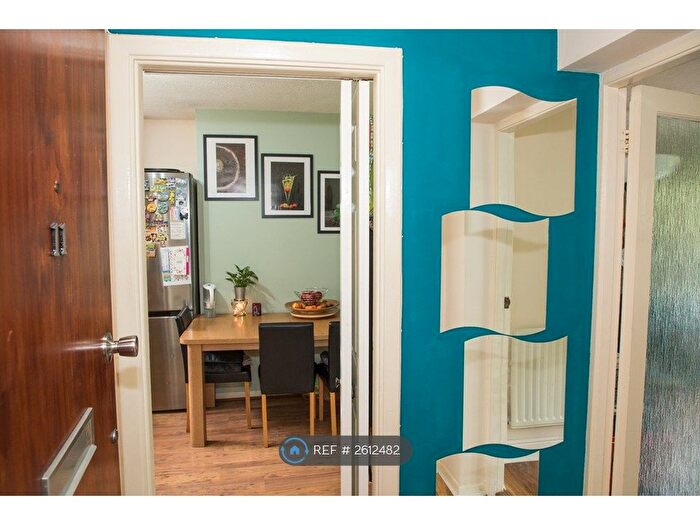 2 Bedroom Flat To Rent In West End Lane, Stoke Poges, Slough, SL2