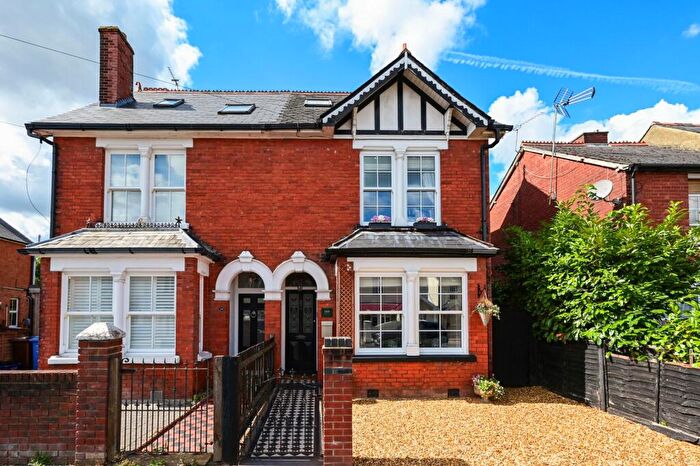 3 Bedroom Semi-Detached House For Sale In Peabody Road, Farnborough, GU14