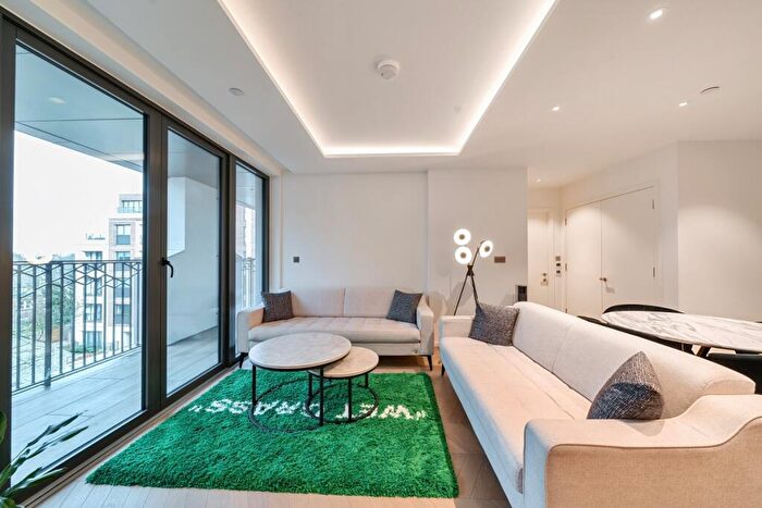 2 Bedroom Flat To Rent In Farnfield Close London, N8