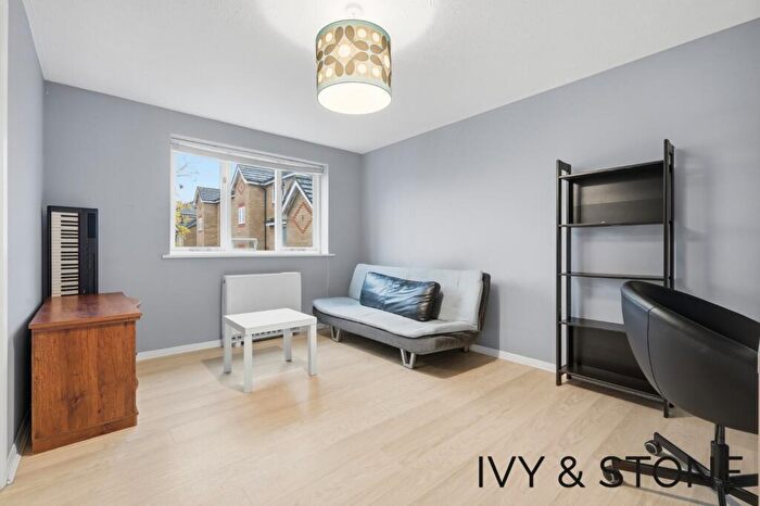 1 Bedroom Apartment For Sale In Telegraph Place, London, Greater London, E14