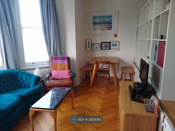 Studio To Rent In Ewell Road, Surbiton, KT6