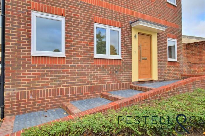 2 Bedroom Flat To Rent In High Street, Dunmow, CM6