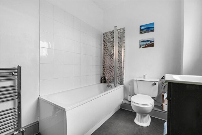1 Bedroom Flat For Sale In Park Road, South Norwood, SE25