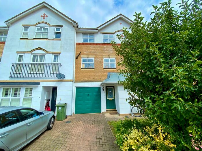 3 Bedroom Town House To Rent In Stocton Close, Guildford, GU1