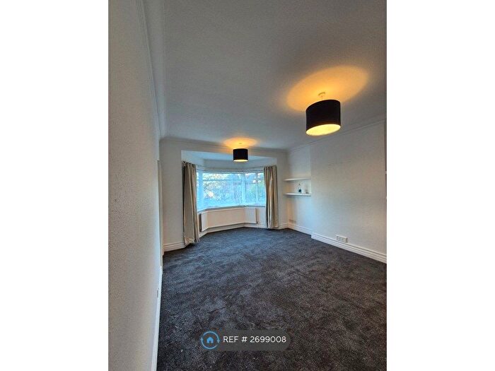 2 Bedroom Flat To Rent In Golders Green Road, London, NW11