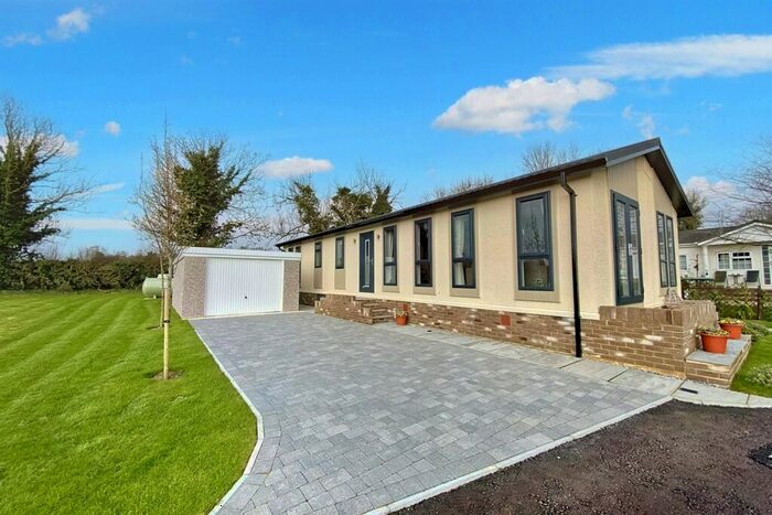 2 Bedroom Park Home For Sale In Stockbridge, SO20