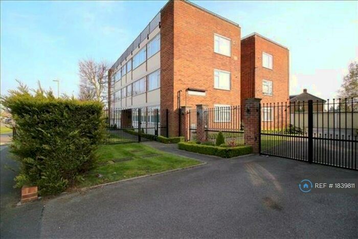 1 Bedroom Flat To Rent In Ashurst Drive, Ilford, IG6