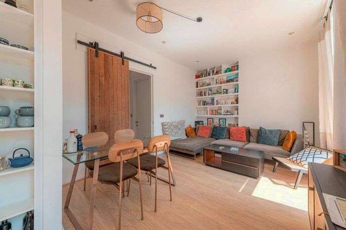 2 Bedroom Flat To Rent In Crawford Place, Marylebone, London, W1H