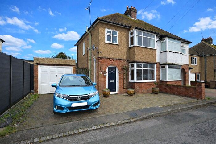 3 Bedroom Semi Detached House For Sale In Markham Road, Luton, Bedfordshire, LU3