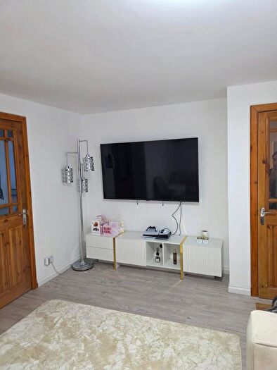 2 Bedroom Semi Detached House For Sale In Rosary Road, Oldham, Greater Manchester, OL8