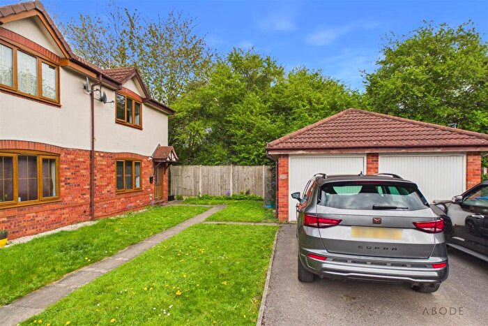 3 Bedroom Semi Detached House For Sale In Seymour Avenue, Stretton, DE14