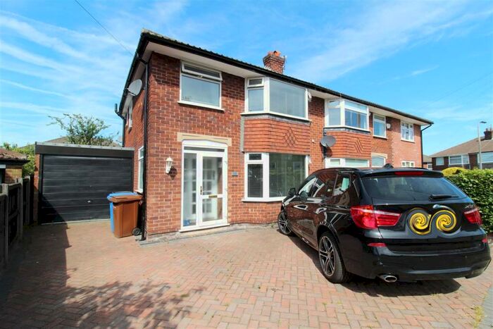 3 Bedroom Semi-Detached House To Rent In Pennine Road, Woodley, Stockport, SK6