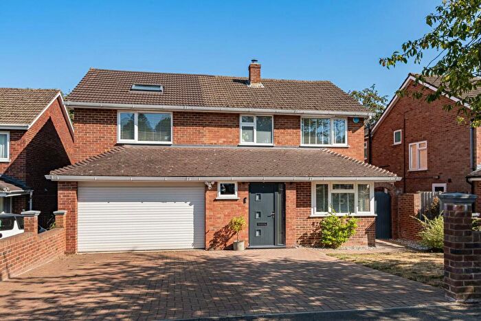 4 Bedroom Detached House For Sale In Alma Way, Farnham, Surrey, GU9