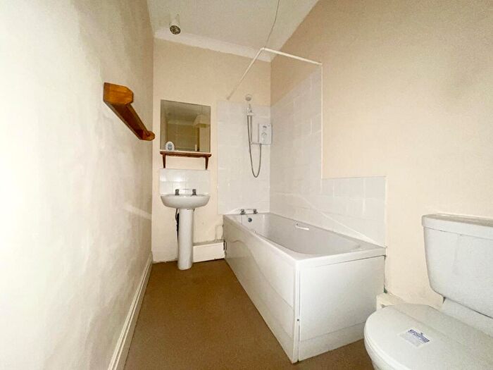 1 Bedroom Flat For Sale In Lakeview Court, Promenade, Southport, Sefton., PR9