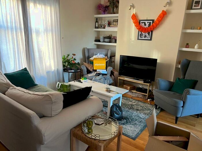 2 Bedroom Flat To Rent In St Saviours Road, Bath, BA1