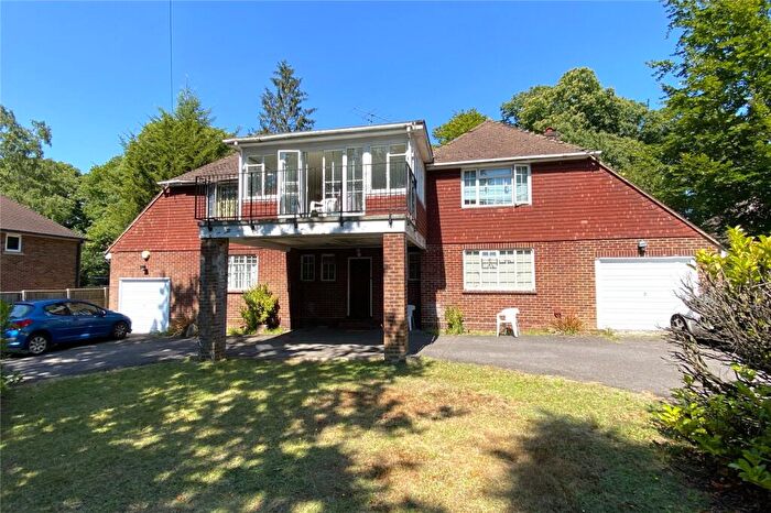 5 Bedroom Detached House For Sale In Park Avenue, Camberley, Surrey, GU15