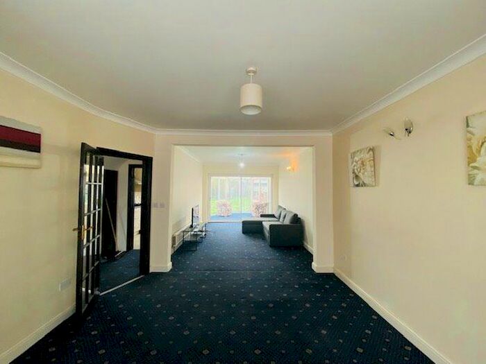 3 Bedroom Semi-Detached House To Rent In Kenton Lane, Harrow, HA3