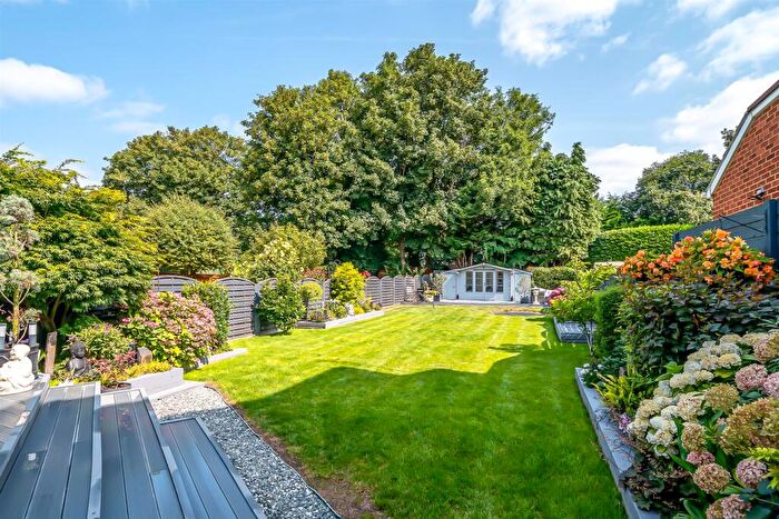 3 Bedroom Semi-Detached House For Sale In Rosecroft Close, Orpington, BR5