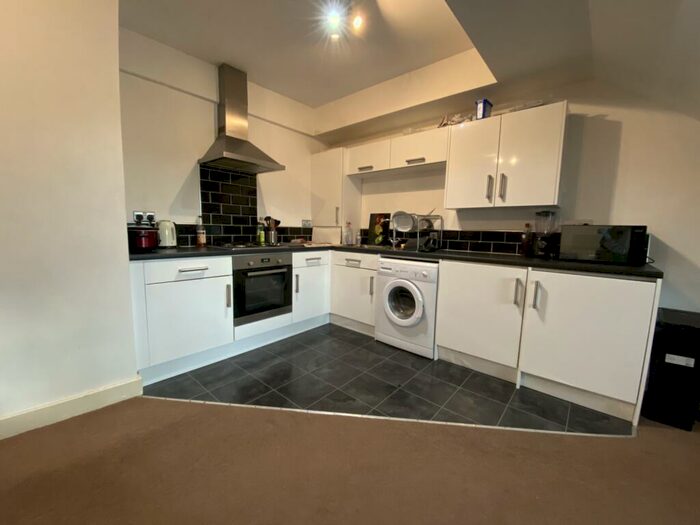 2 Bedroom Flat To Rent In Penylan Road, Roath, CF24