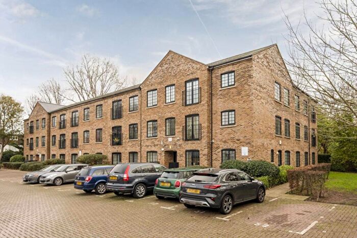 1 Bedroom Flat For Sale In Crown Mill, Mitcham, CR4