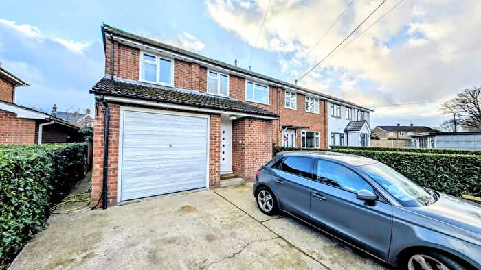 5 Bedroom End Of Terrace House For Sale In Chase Road, Lindford, Hampshire, GU35