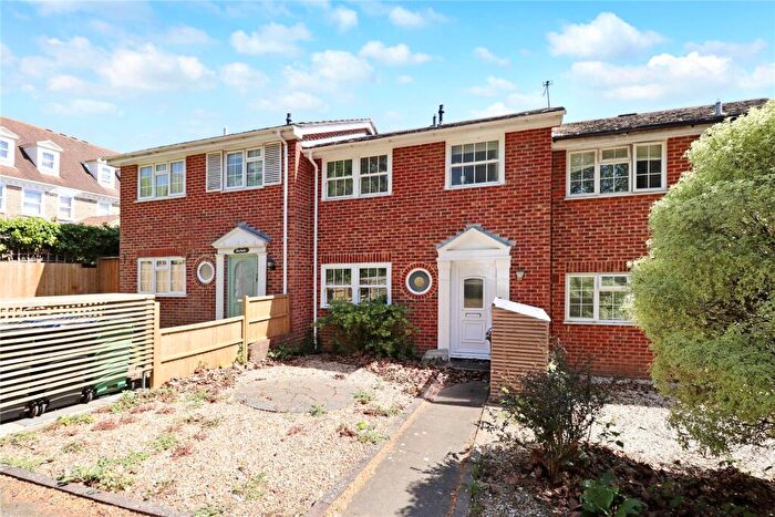 3 Bedroom Terraced House For Sale In Brooklyn Road, Woking, Surrey, GU22