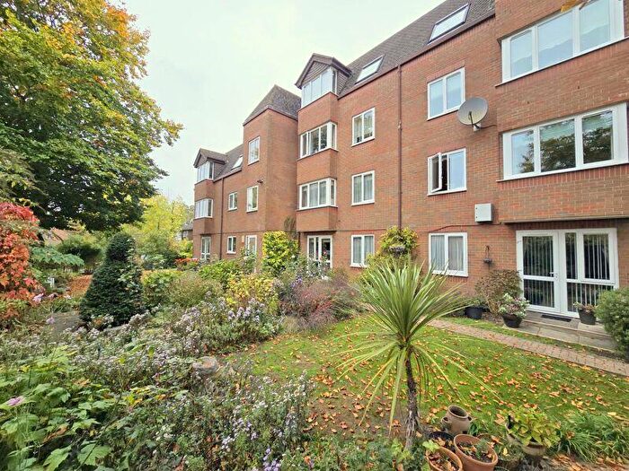 1 Bedroom Flat For Sale In Uxbridge Road, Hatch End, HA5