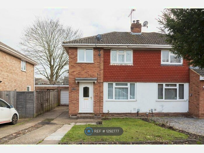 3 Bedroom Semi-Detached House To Rent In Fairwater Drive, Reading RG5