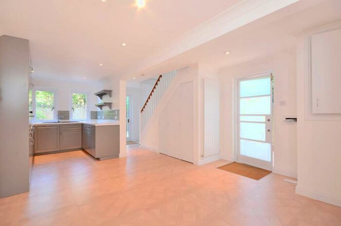 4 Bedroom House To Rent In St Pauls Mews, Camden, London, NW1