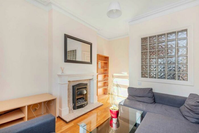 2 Bedroom Flat To Rent In Upper Richmond Road West, East Sheen, SW14