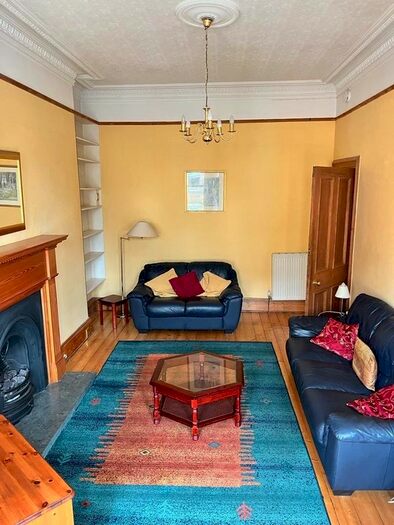 2 Bedroom Flat To Rent In Darnell Road, Edinburgh, EH5