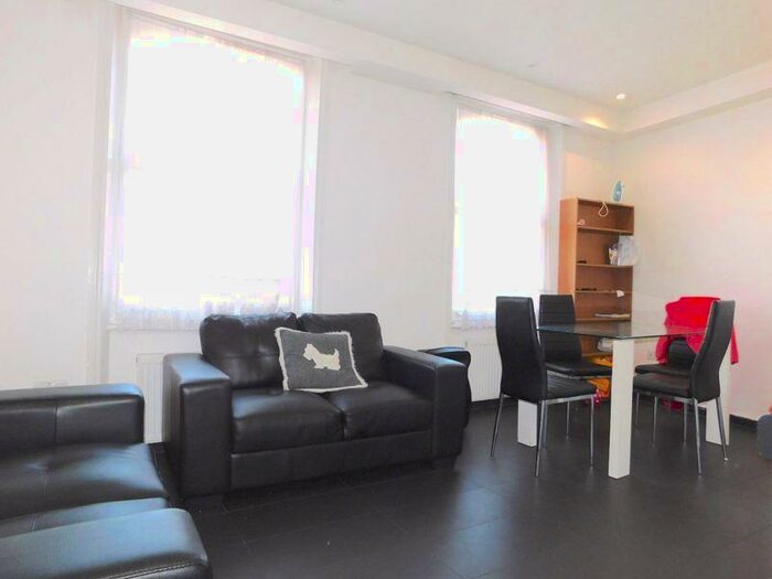 4 Bedroom Flat To Rent In Camden High Street, London, NW1