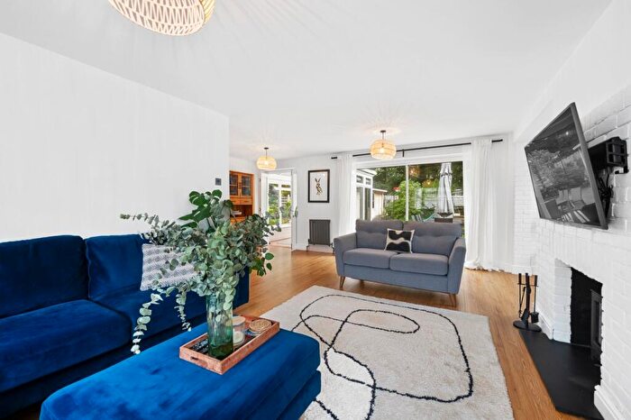 4 Bedroom Detached House For Sale In Netherby Park, Weybridge, KT13