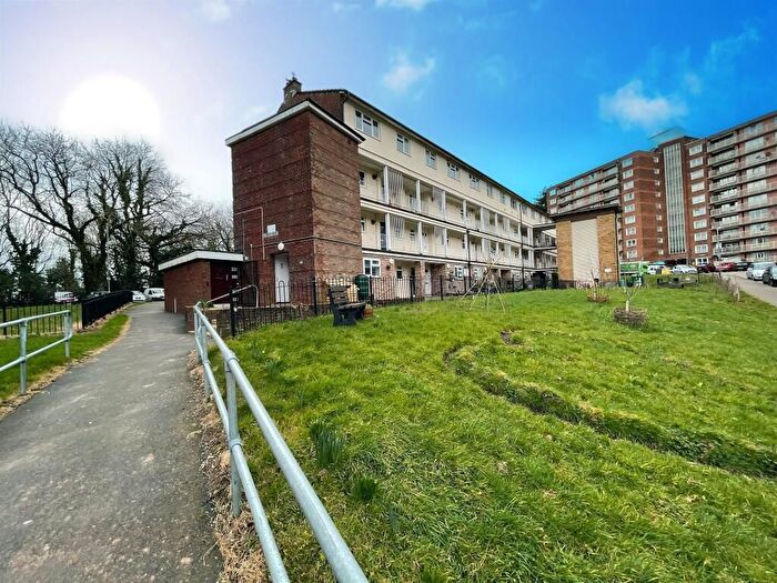 3 Bedroom Maisonette To Rent In Hollybush Estate, Cardiff, CF14