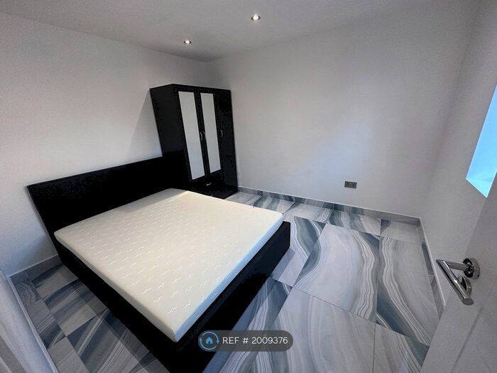 1 Bedroom Flat To Rent In Parkfield Road, Feltham, TW13