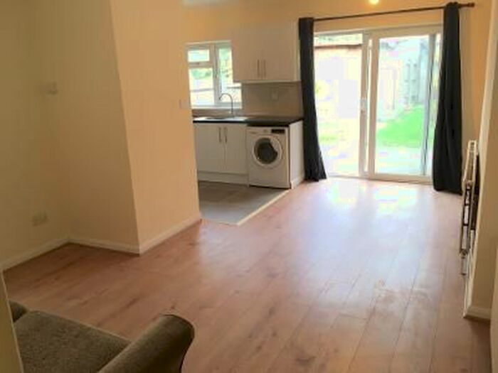 3 Bedroom Flat To Rent In Very Near Eccleston Road Area, West Ealing Hanwell Borders, W13