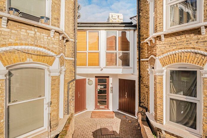 2 Bedroom Flat For Sale In Tregothnan Road, Stockwell, SW9