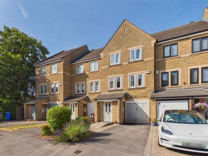 3 Bedroom Town House For Sale In Holyrood Avenue, Lodge Moor, Sheffield, S10