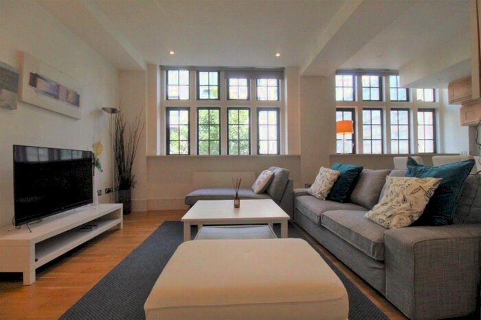 2 Bedroom Flat To Rent In Great Portland Street, London, W1W