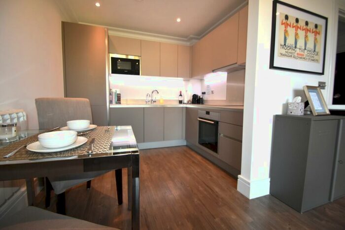 1 Bedroom Apartment To Rent In Centric, Acre Passage, Windsor, SL4