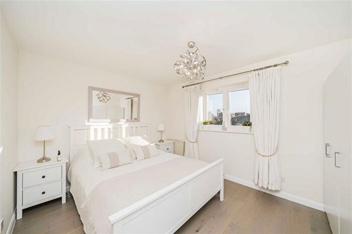 1 Bedroom Flat To Rent In Farrow Lane, London, SE14