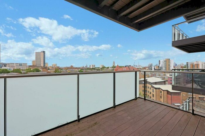 2 Bedroom Flat To Rent In Clubhouse Apartments, Tower Hamlets, London, E14