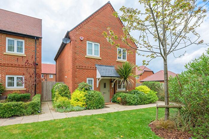3 Bedroom Detached House For Sale In Aspen Road, High Wycombe, HP10