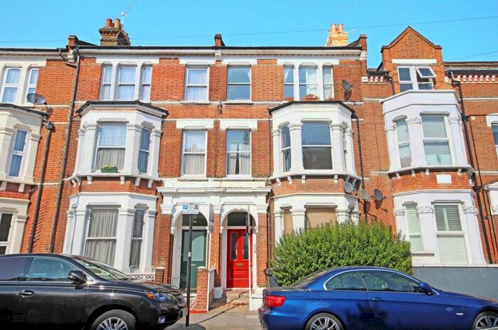 2 Bedroom Flat To Rent In Sandmere Road, London, SW4