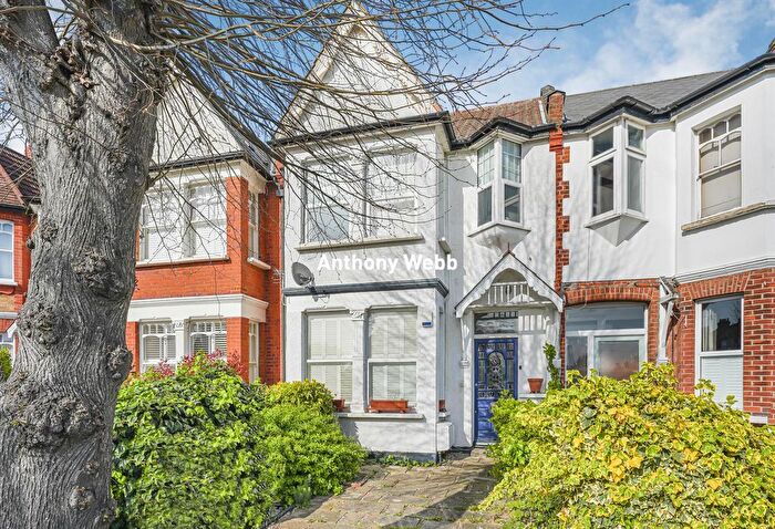 1 Bedroom Flat For Sale In Hazelwood Lane, Palmers Green, N13