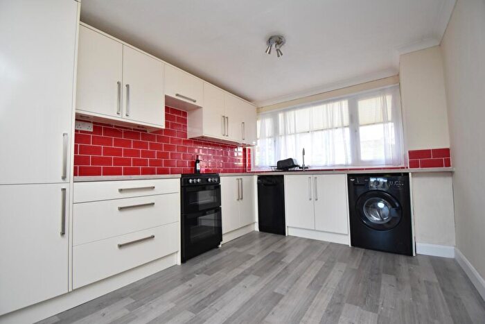 3 Bedroom Terraced House To Rent In Stour Close Rochester, ME2