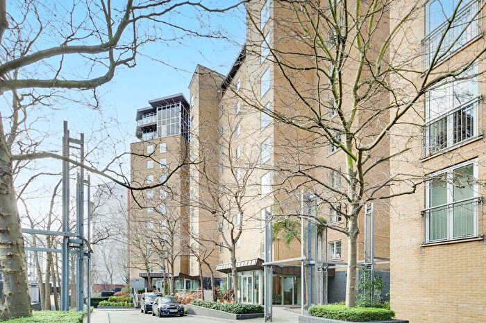 2 Bedroom Flat For Sale In Hutchings Street, London, E14
