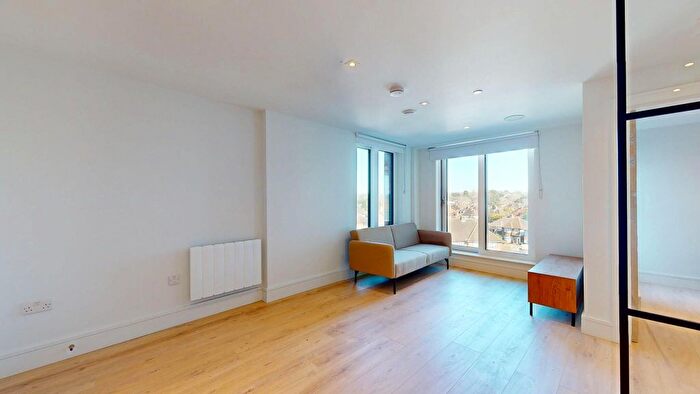 1 Bedroom Flat To Rent In Beverley Way, London, SW20